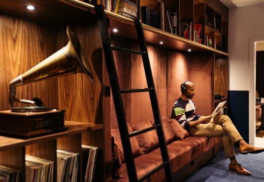 Library in the Hotel Schani Salon