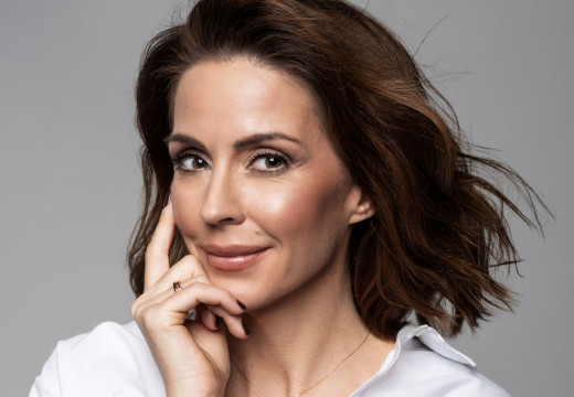 C:\Users\l.lackner.SCHANI\OneDrive - Schani Hotels\Dokumente - Marketing\Pressearbeit\VIBE\Portrait Nica