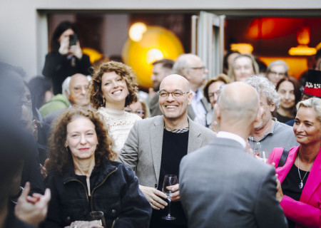 Gäste bei der Eröffnungsfeier des Hotel Schani City