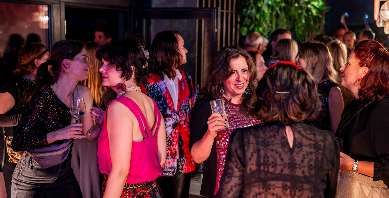 Gäste bei einem Event in der Vieami Rooftop Bar