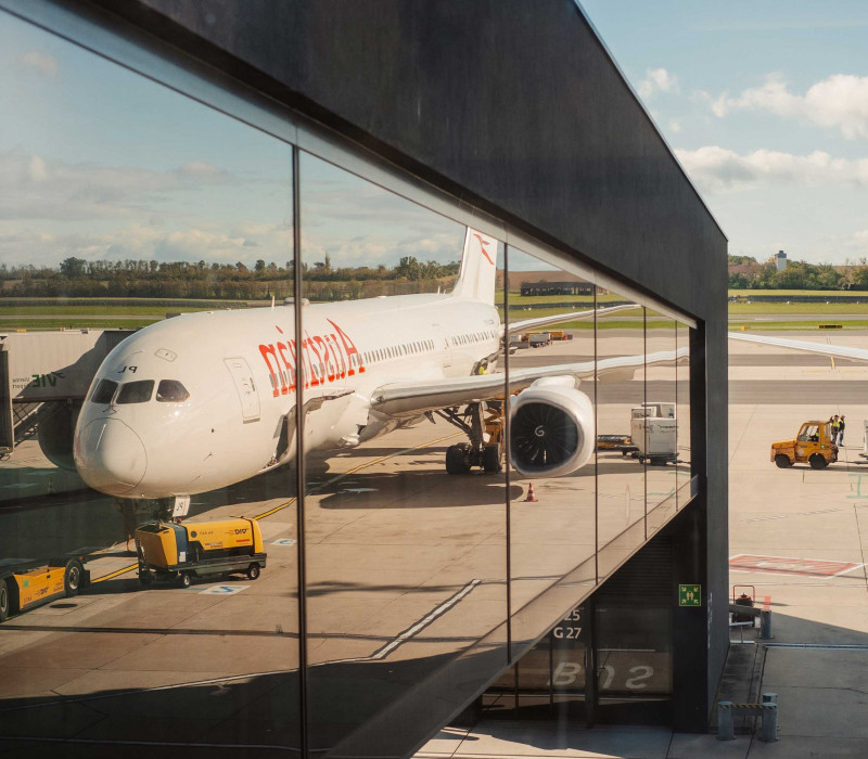 Ein Flugzeug am Wiener Flughafen