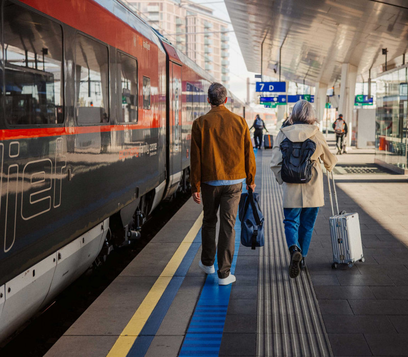 Ein Zug am Wiener Hauptbahnhof