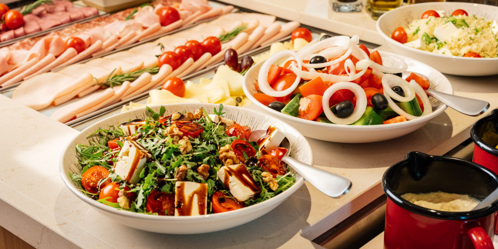 Auswahl am Frühstücksbuffet im Hotel Schani City