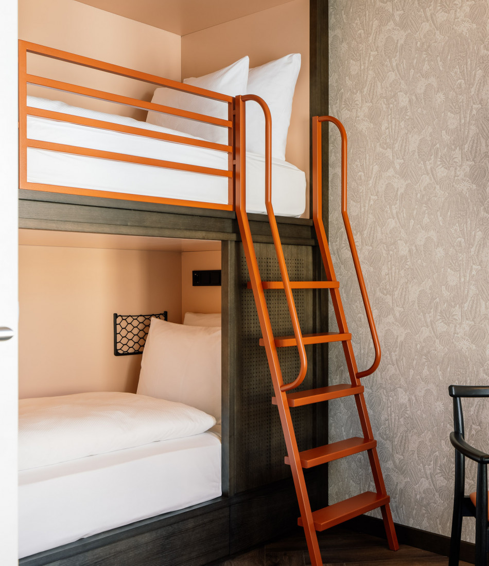 Stockbett in einem Familienzimmer im Hotel Schani City 
