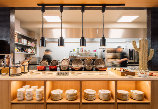 Warme Gerichte am Frühstücksbuffet im Hotel Schani City