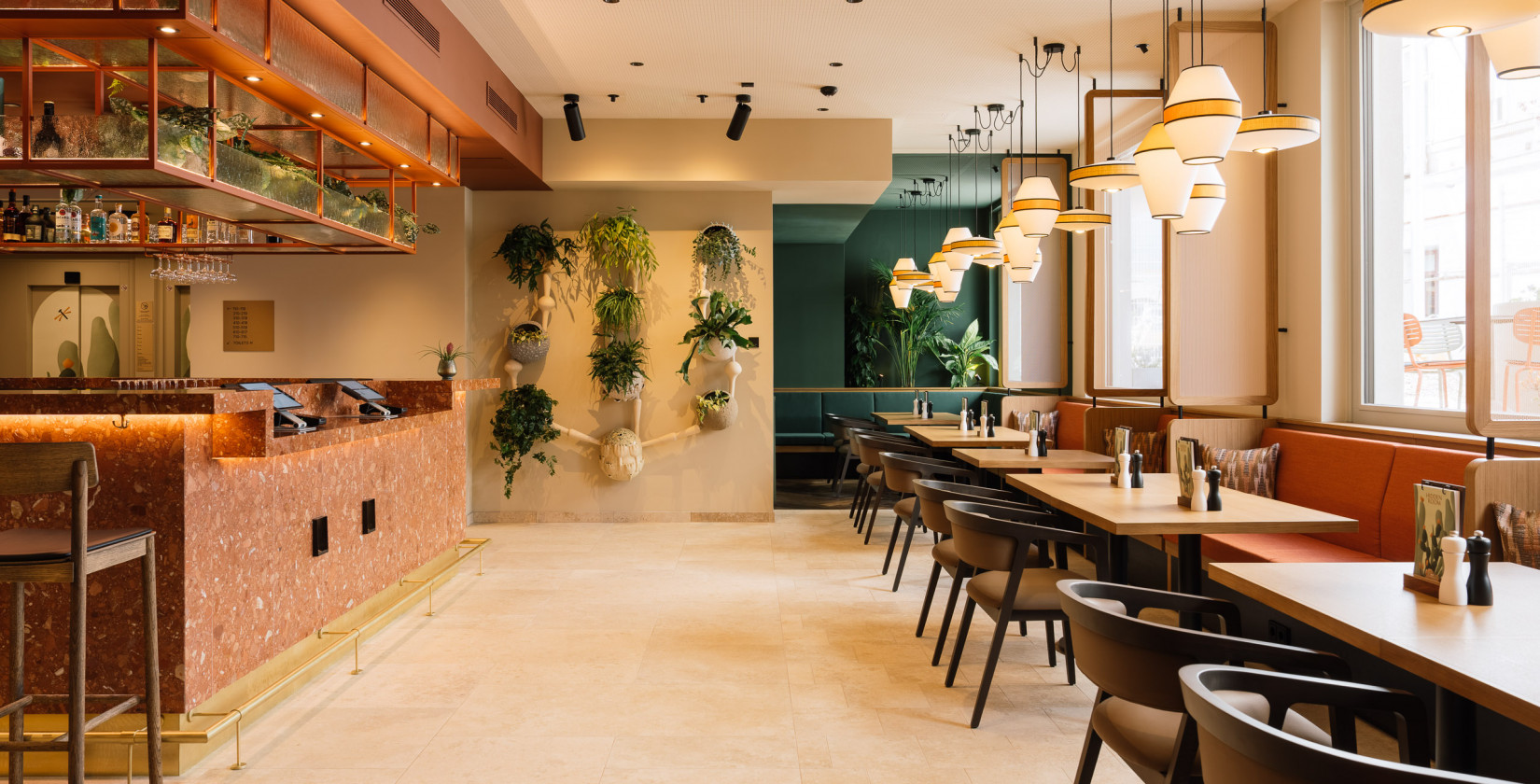 Lobby und Rezeption im Hotel Schani City