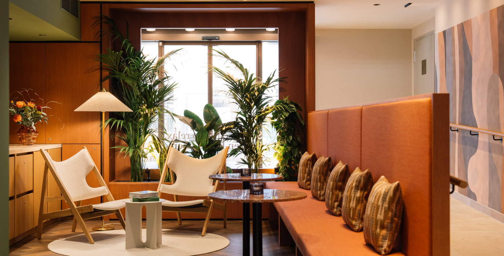 Entrance area at Hotel Schani City