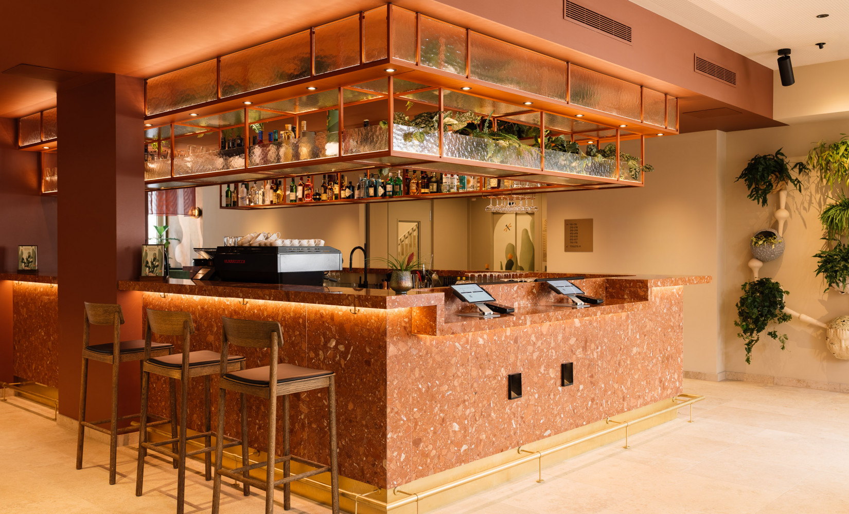 Rezeption im Hotel Schani City