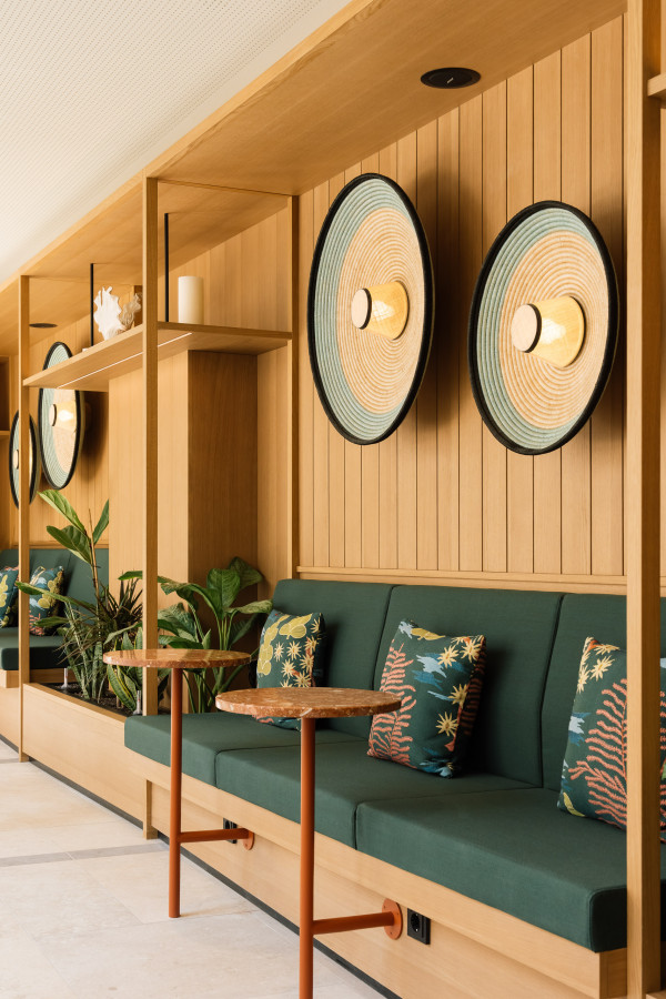 Sitzbank im Hotel Schani City