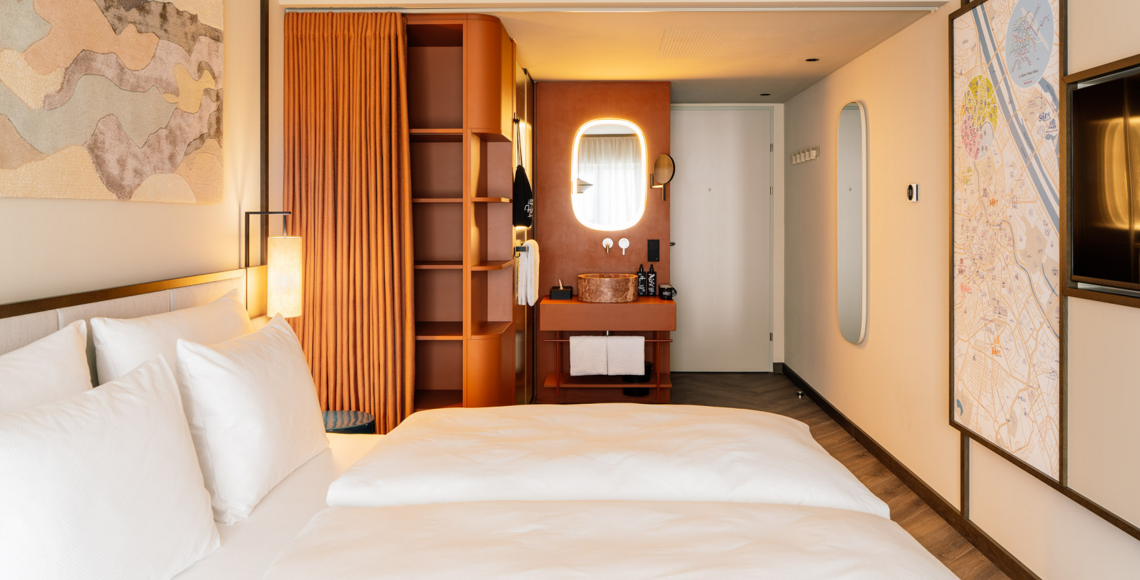 Hotel room with a double bed, open bathroom and wardrobe 