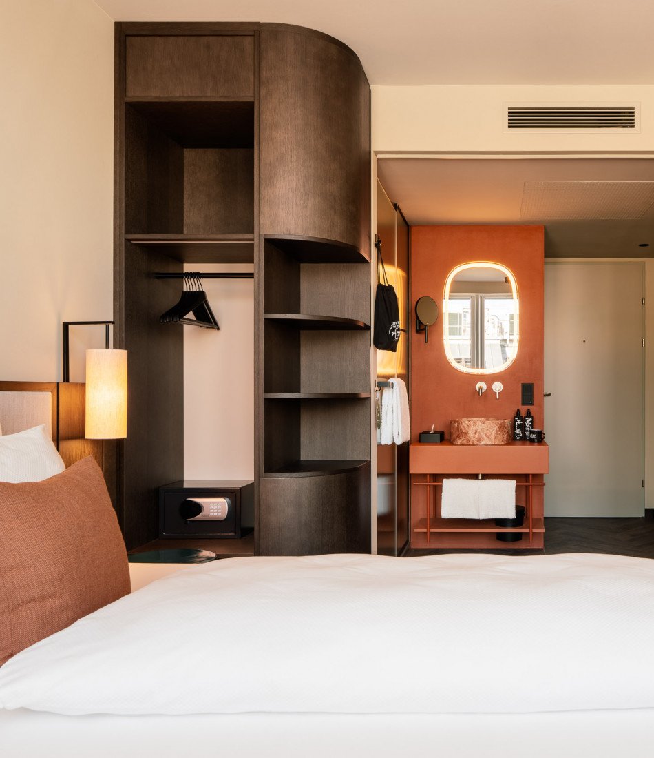 Single bed, wardrobe and bathroom in a Smart Single Room 