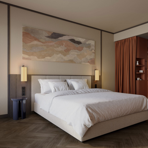 Doppelbett und offenes Bad mit Regendusche in einem Zimmer im Hotel Schani City 