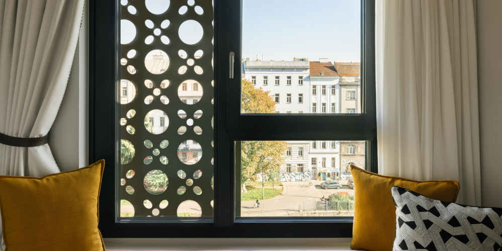 Blick auf den Wien Fluss von einem Zimmer im Hotel Schani Naschmarkt