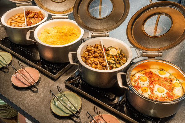 Warme Gerichte beim Frühstück im Hotel Schani Naschmarkt