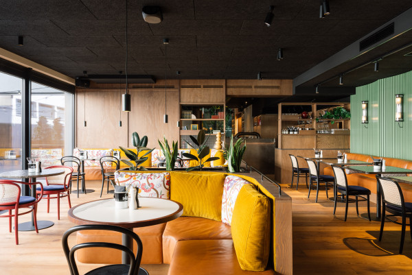 Sitzmöglichkeiten im Restaurant-Bereich im Hotel Schani Naschmarkt