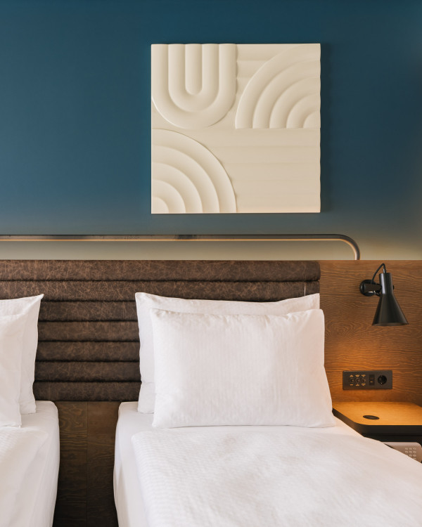 Zwei Twin Betten in einem Zimmer im Hotel Schani Naschmarkt