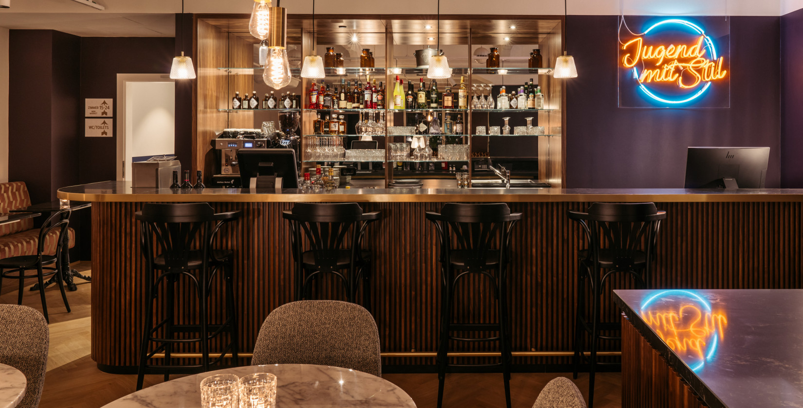 Bar im Jugendstil Hotel Schani Salon auf der Mariahilfer Straße
