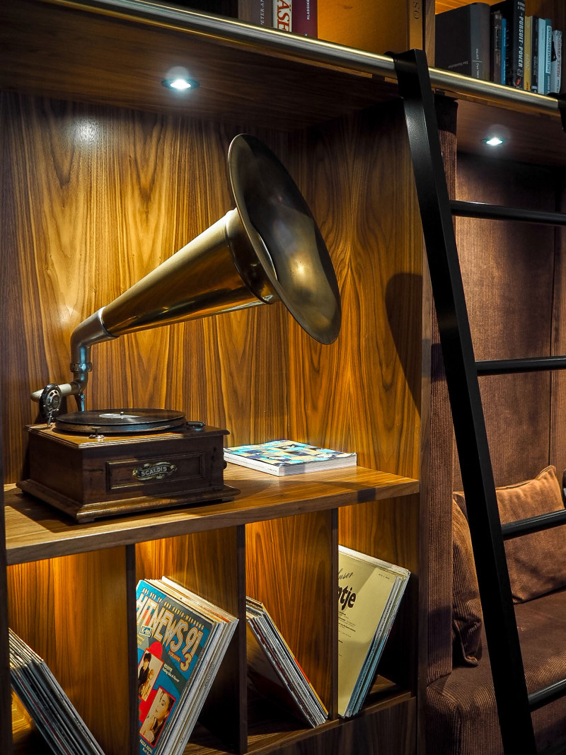 Grammophon im Hotel Schani Salon