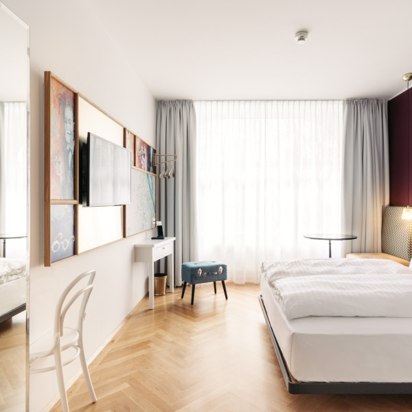 Bright room with a large window in the botique Hotel Schani Salon