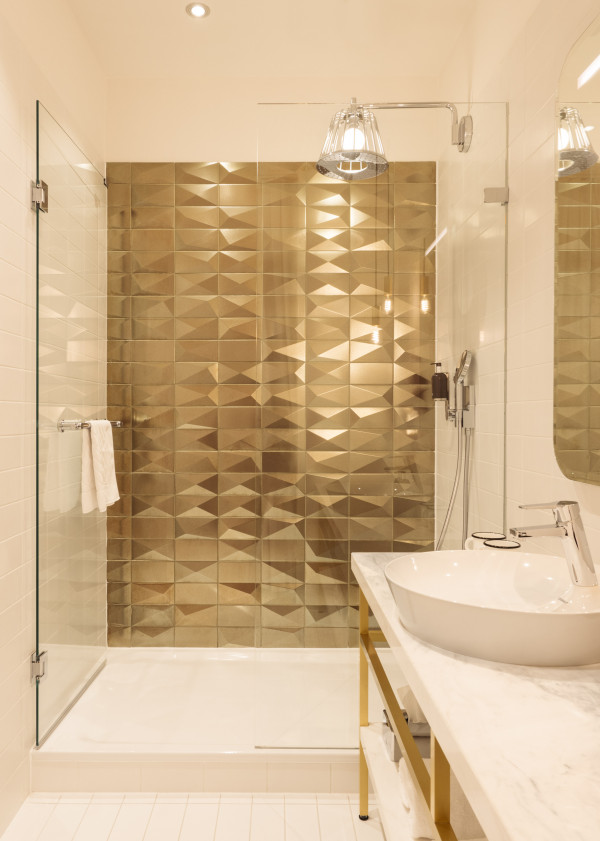 XL Shower in Hotel Schani Salon 