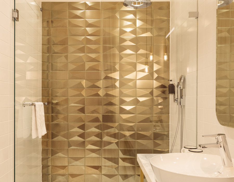 XL Shower in Smart Atelier Room at Hotel Schani Salon