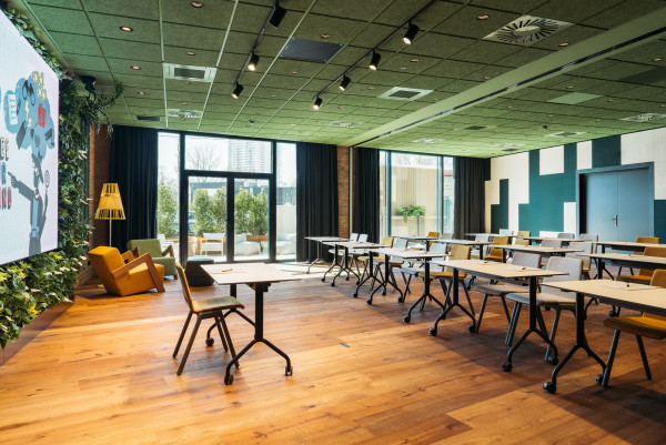 Classroom seating in the seminar room Skyfall