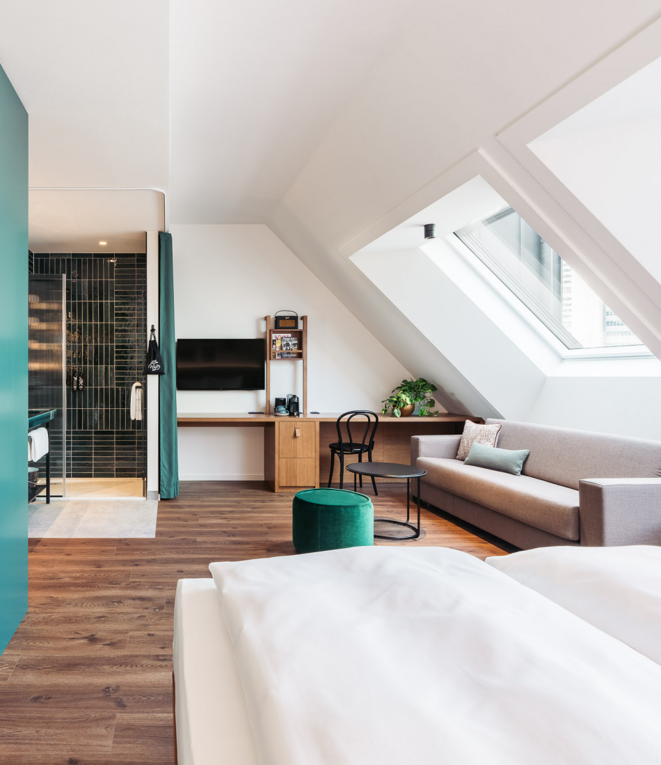 Doppelbett, Sofa, TV, Schreibtisch und Badezimmer in einem Smart Atelier