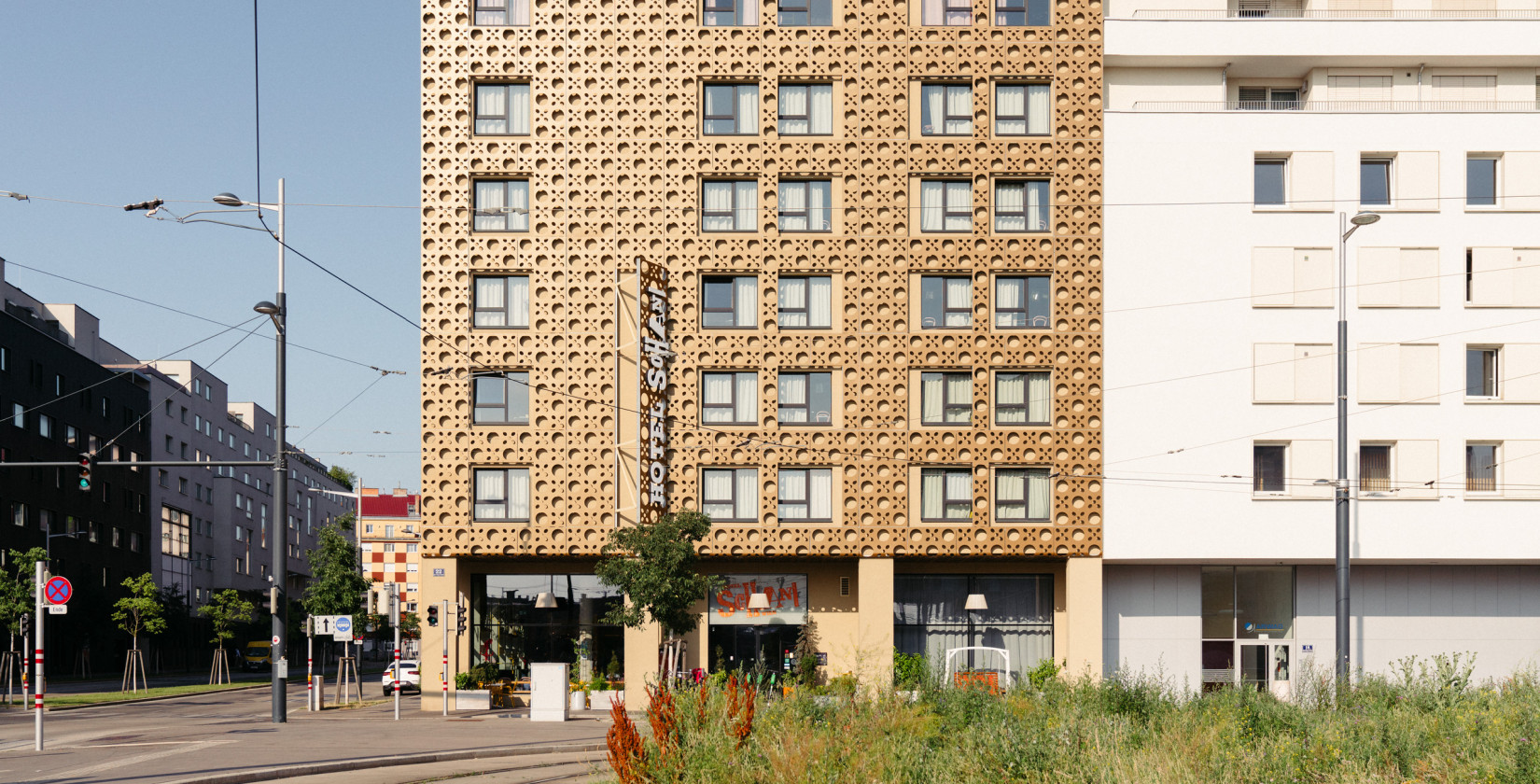 Exterior view of the Hotel Schani Wien with the façade inspired by the Viennese meshwork