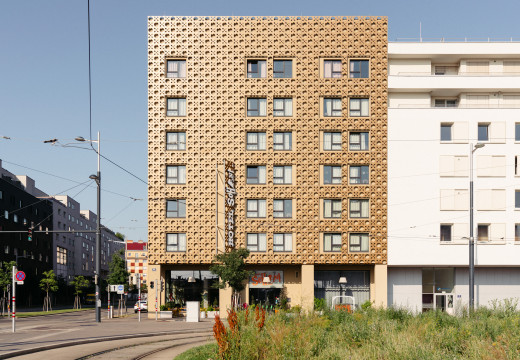 Exterior view of the Hotel Schani Wien with the façade inspired by the Viennese meshwork