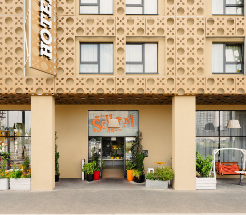 Artistic house facade with barrier-free entrance of Hotel Schani Wien