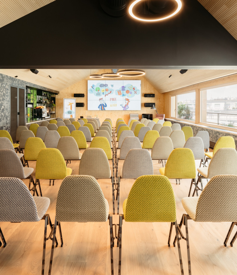 Seminar in the rooftop event space at Hotel Schani Wien 