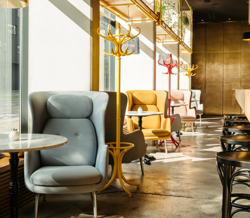 Cosy seats by the window in the lobby of Hotel Schani Wien