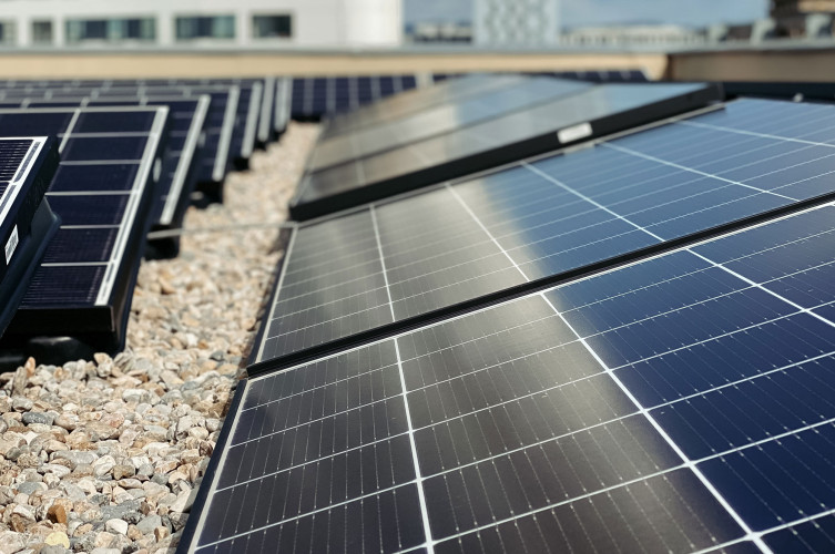 Photovoltaic system on the roof of Hotel Schani Wien