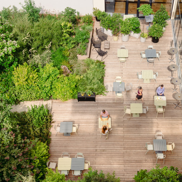 Schani's Garten, eine Grünoase mitten in Wien aus der Vogelperspektive