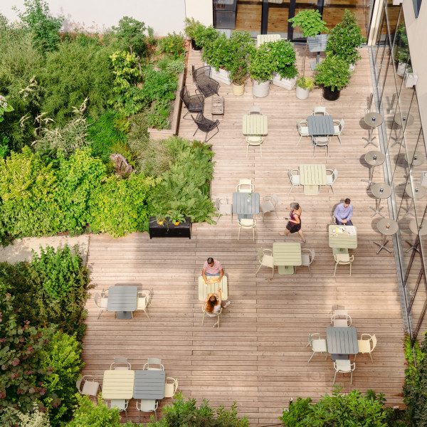 Schani's Garten, eine Grünoase mitten in Wien aus der Vogelperspektive