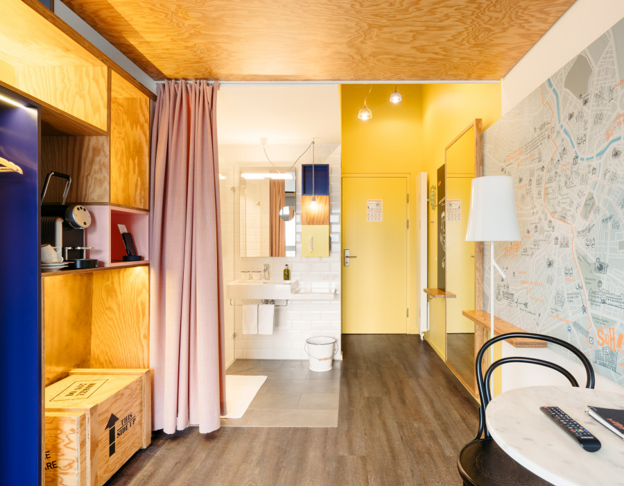 Smart Maisonette Zimmer mit offenem Badezimmer