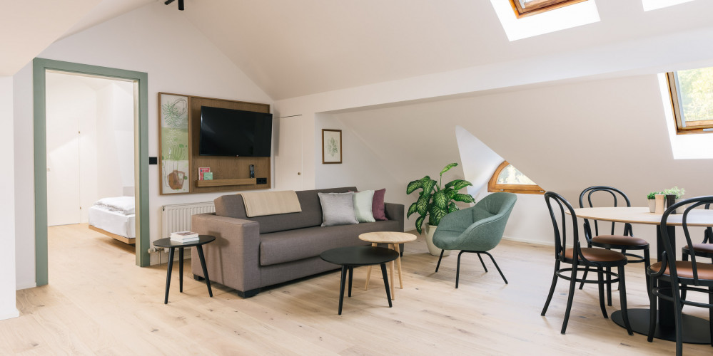 Large and light-flooded living room in a Smart Family Atelier at the Bio-Hotel Schani Wienblick