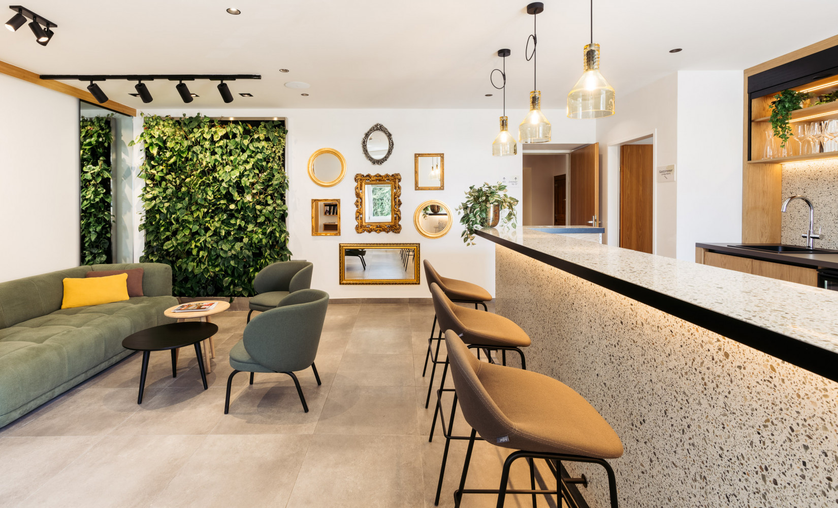 Light-flooded lobby and reception at the bio hotel in Vienna