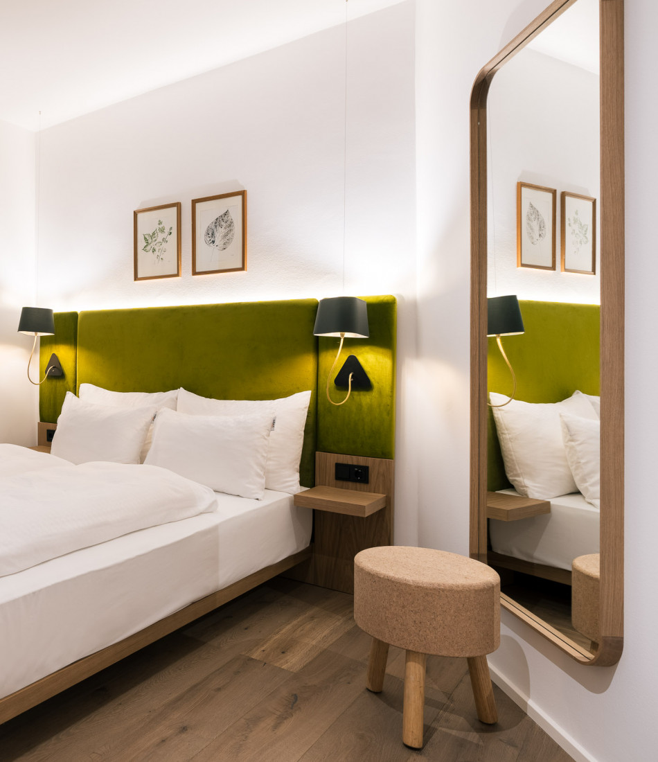 Bett im Smart Economy Zimmer im Bio-Hotel Schani Wienblick