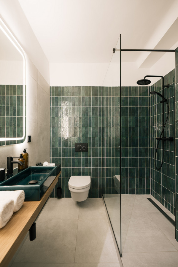 Badezimmer im Smart Studio Zimmer im Bio-Hotel Schani Wienblick