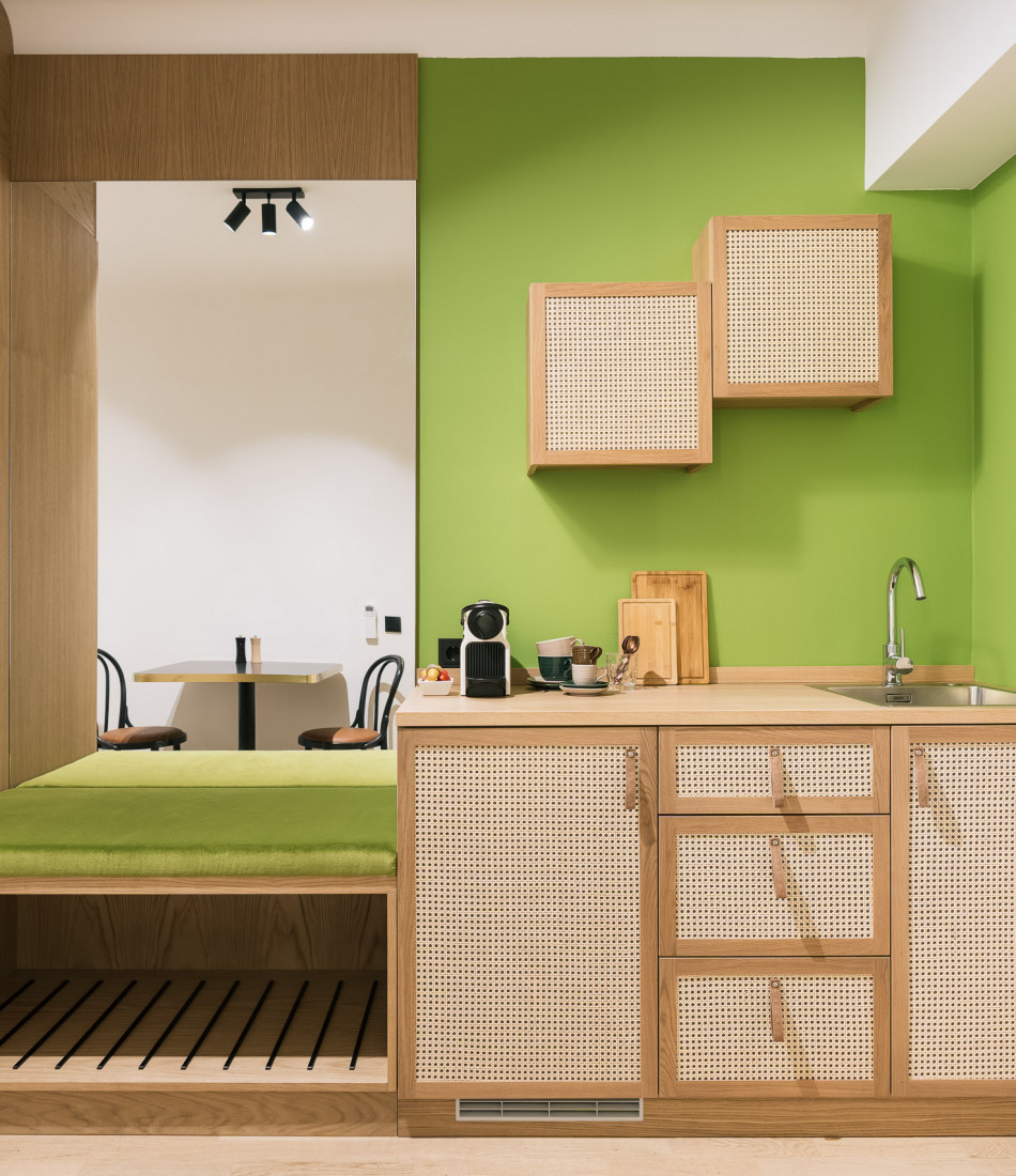Smart Studio Zimmer mit einer Kitchenette und Kaffeemaschine