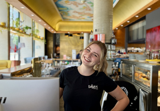 Portrait von Lou – Schani's erste duale Studentin 