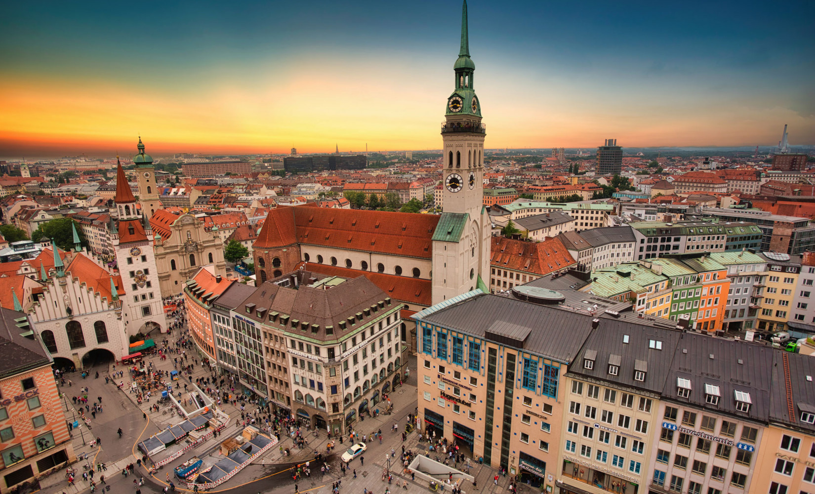 Panorama vom Hotel Schani München am Hauptbahnhof über die Dächer und Türme aus