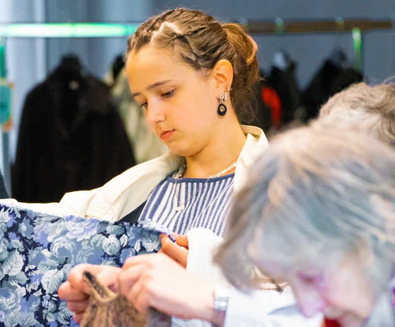 Gäste bei der Kleidertauschparty im Hotel Schani Wien Hauptbahnhof