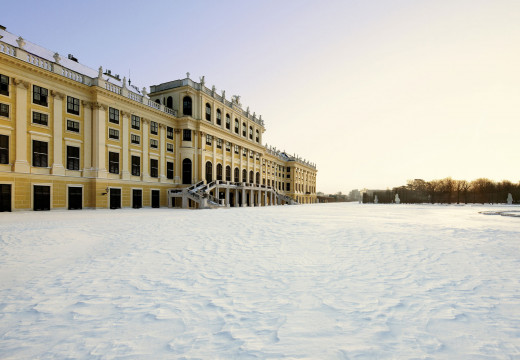 Schönbrunn palace in the snow